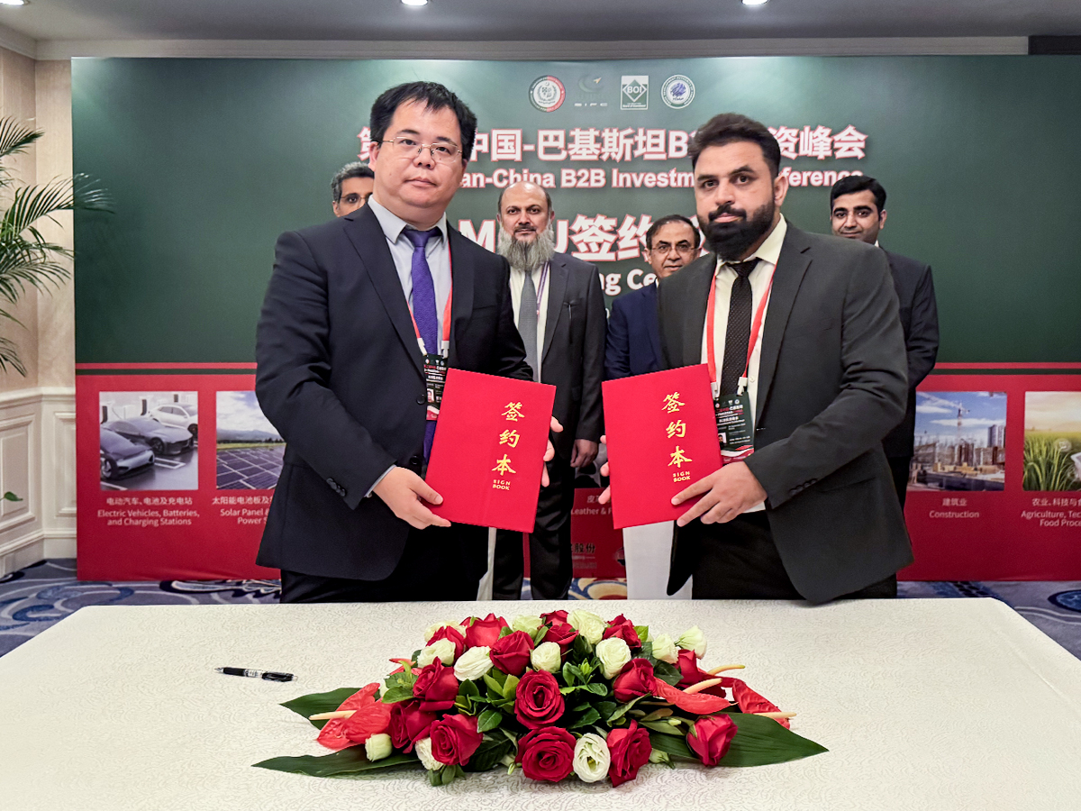海杰亞“康博刀”首入巴基斯坦并完成裝機,巴總理見證“一帶一路”醫療合作成果